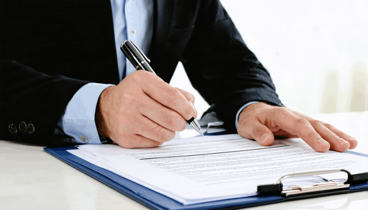 découvrez le rôle et le fonctionnement du compte courant d'associé, un outil essentiel pour la gestion financière des entreprises.