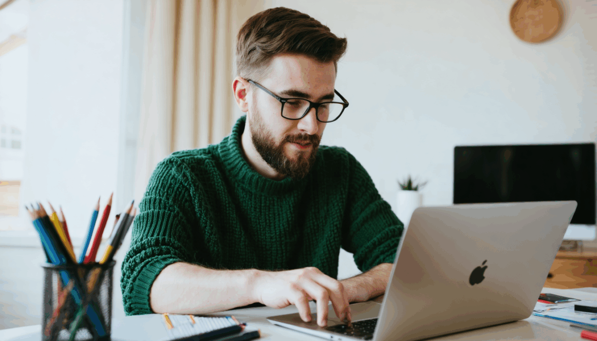 découvrez les formations et parcours essentiels pour devenir directeur artistique. explorez les étapes clés et conseils pour réussir dans ce métier créatif et passionnant.