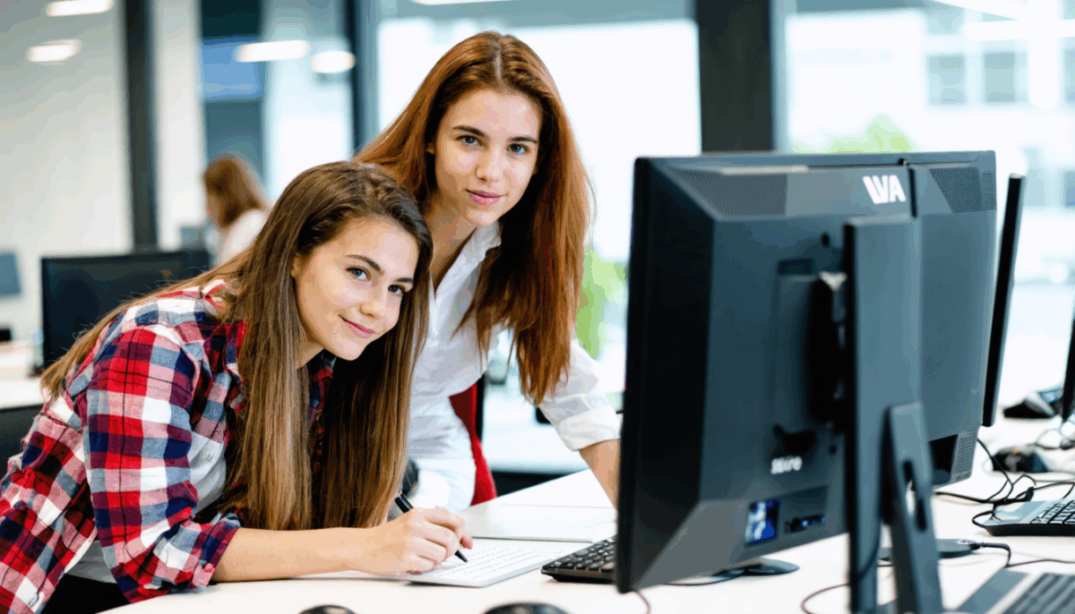 découvrez notre guide complet des meilleures écoles de communication, avec des classements actualisés et une analyse détaillée des critères d'évaluation pour vous aider à choisir la formation idéale.