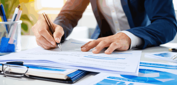 découvrez comment utiliser correctement l'expression « au sein de l’entreprise » grâce à notre guide pratique, et évitez les erreurs courantes pour améliorer votre communication professionnelle.