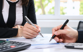 découvrez les montants seuils qui déclenchent une vérification des chèques en france. informez-vous sur les procédures et les enjeux liés à la sécurisation des transactions financières.