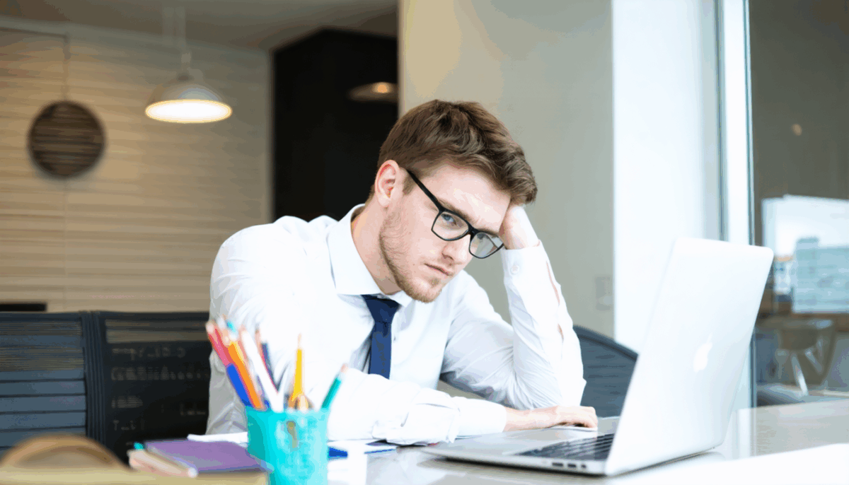 découvrez des stratégies efficaces pour surmonter le délai de carence de pôle emploi et optimiser votre accès aux allocations chômage.