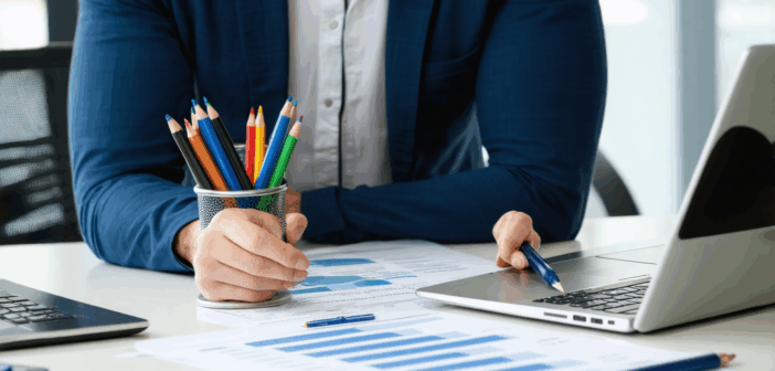 découvrez comment un logiciel de paie intelligent transforme et simplifie la gestion de la paie, optimisant vos opérations pour gagner temps et efficacité.